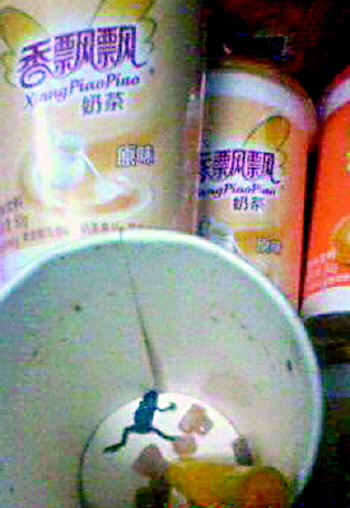 信阳消费者称香飘飘喝出青蛙