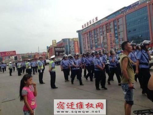 安徽阜阳发生千人抢尸事件现场(组图2)