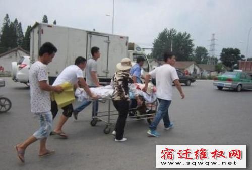 安徽阜阳发生千人抢尸事件现场(组图4)